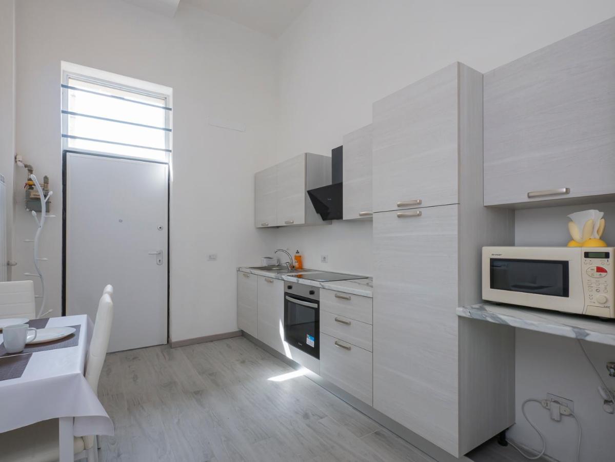 I Host Apartment - Neera 22 Milan Bagian luar foto