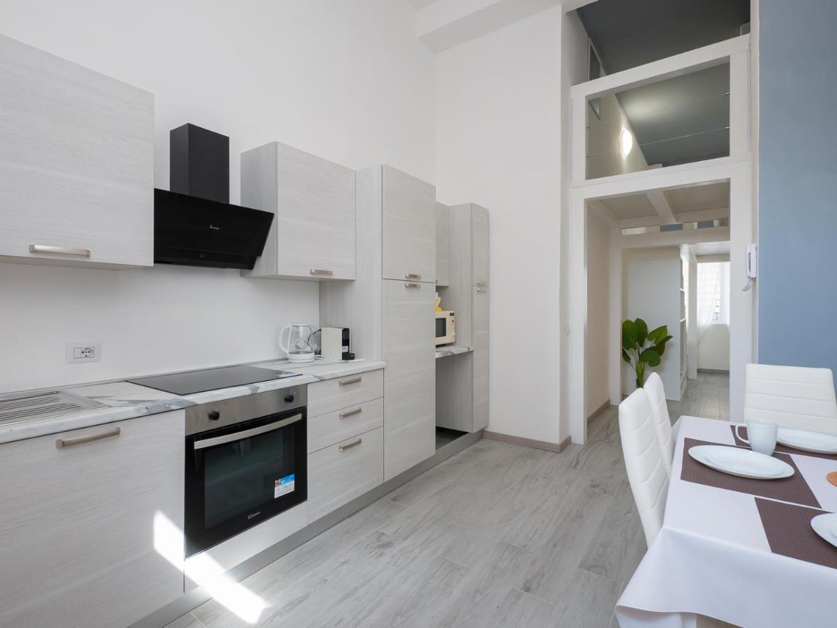 I Host Apartment - Neera 22 Milan Bagian luar foto