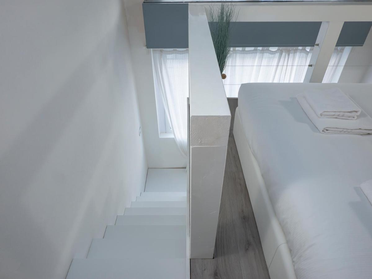 I Host Apartment - Neera 22 Milan Bagian luar foto