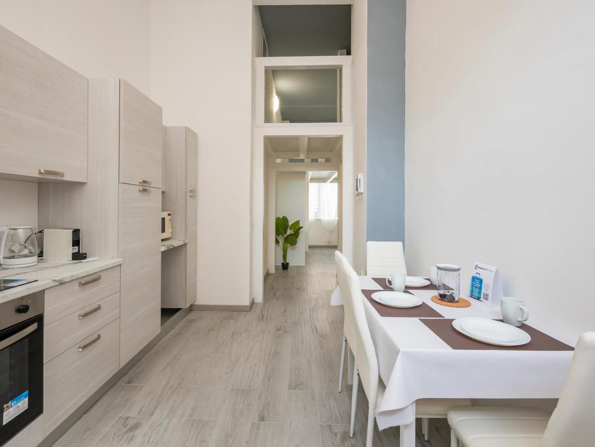 I Host Apartment - Neera 22 Milan Bagian luar foto