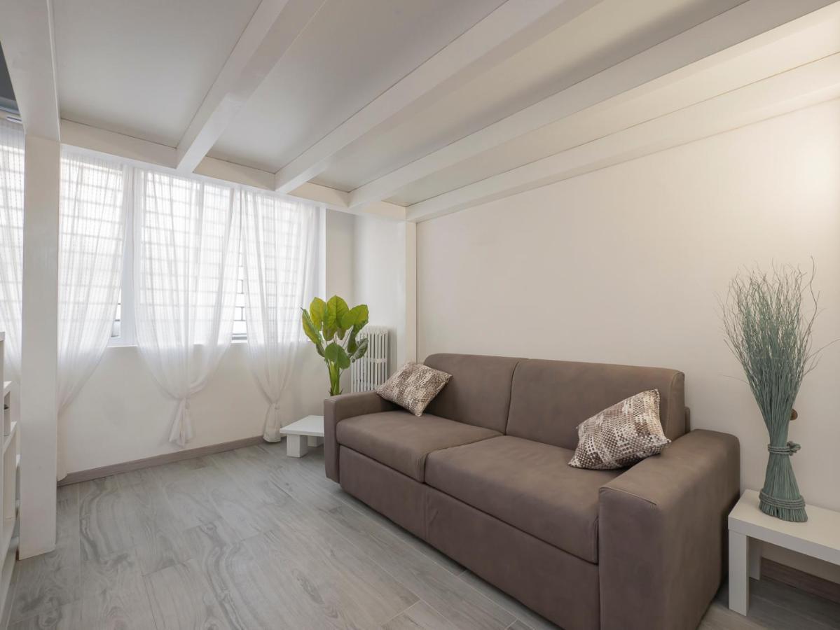 I Host Apartment - Neera 22 Milan Bagian luar foto